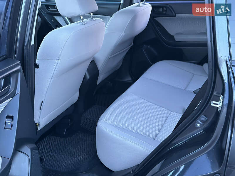 Позашляховик / Кросовер Subaru Forester 2017 в Рівному