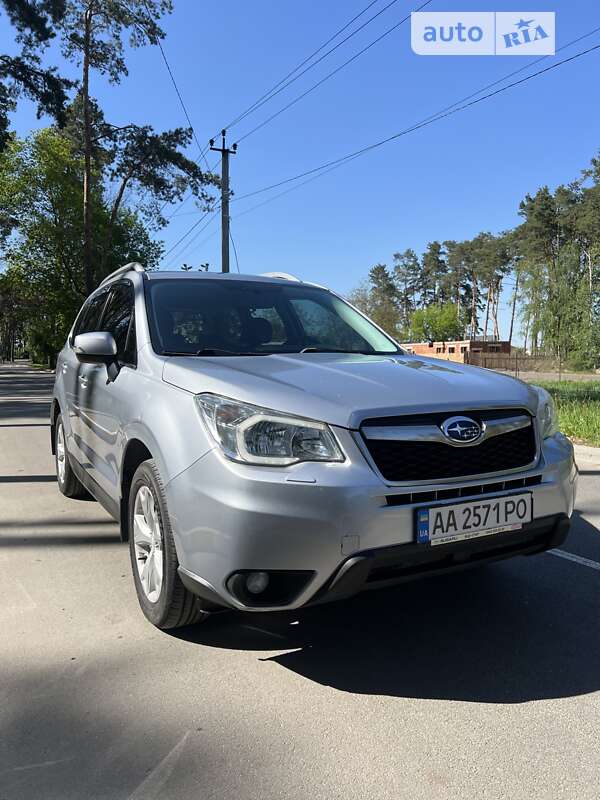 Позашляховик / Кросовер Subaru Forester 2015 в Києві