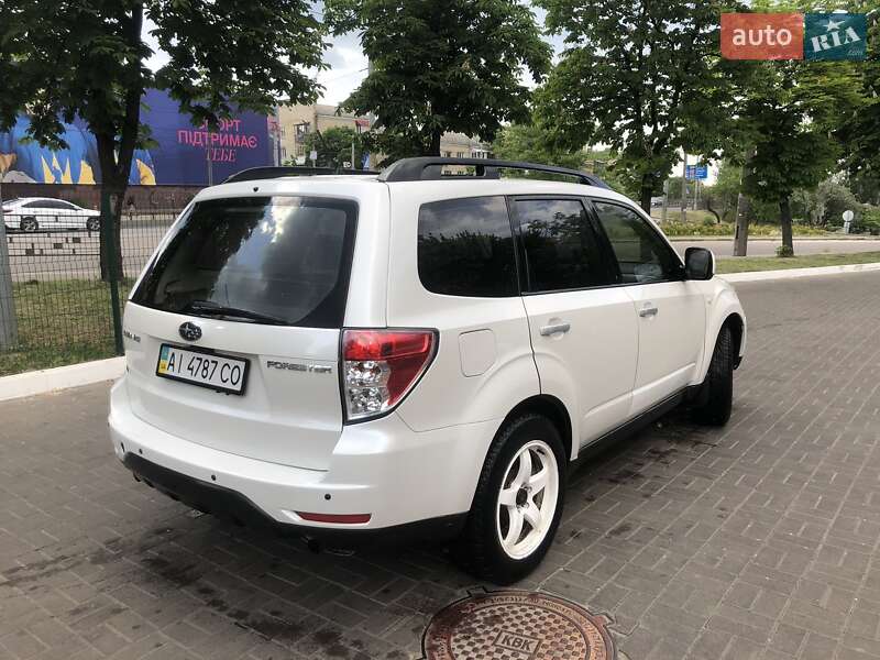 Позашляховик / Кросовер Subaru Forester 2010 в Києві