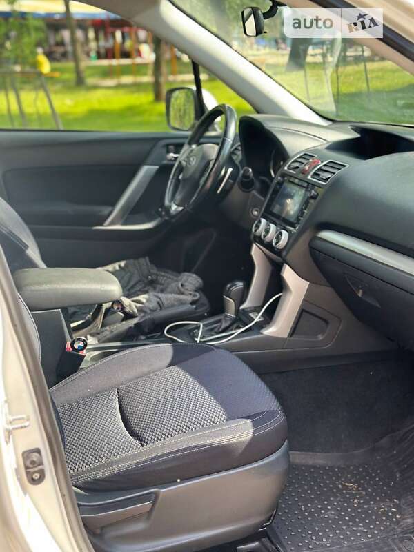 Позашляховик / Кросовер Subaru Forester 2015 в Дніпрі