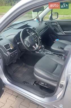 Позашляховик / Кросовер Subaru Forester 2017 в Чернівцях
