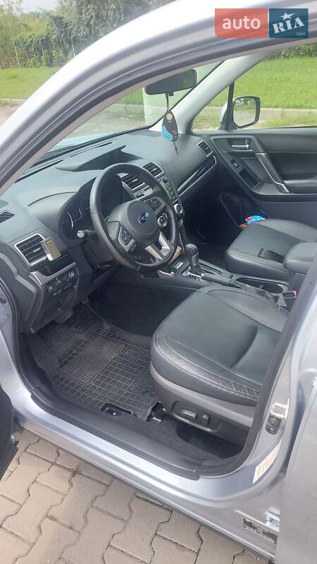 Внедорожник / Кроссовер Subaru Forester 2017 в Черновцах