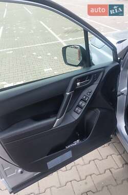 Позашляховик / Кросовер Subaru Forester 2017 в Чернівцях