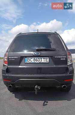 Внедорожник / Кроссовер Subaru Forester 2012 в 