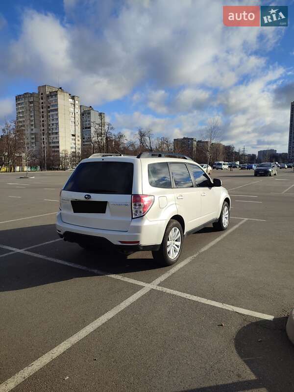 Внедорожник / Кроссовер Subaru Forester 2011 в Киеве