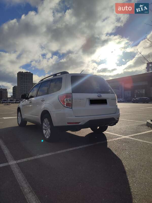 Внедорожник / Кроссовер Subaru Forester 2011 в Киеве
