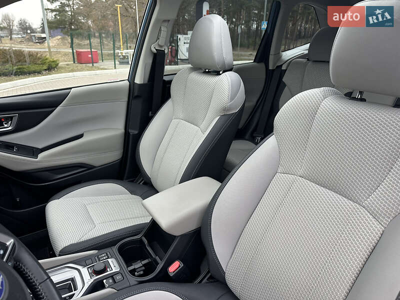 Позашляховик / Кросовер Subaru Forester 2020 в Києві