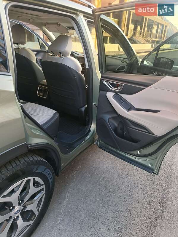 Внедорожник / Кроссовер Subaru Forester 2020 в Киеве