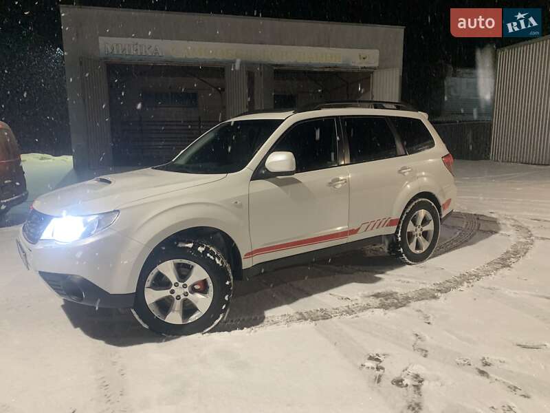 Внедорожник / Кроссовер Subaru Forester 2010 в Староконстантинове