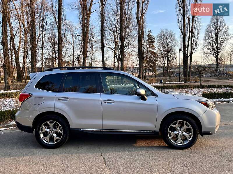 Позашляховик / Кросовер Subaru Forester 2016 в Києві