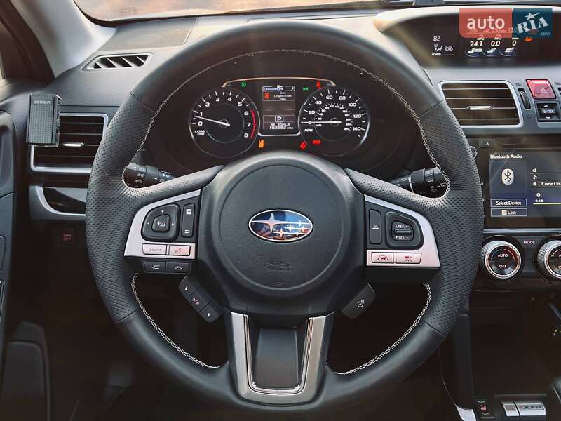 Позашляховик / Кросовер Subaru Forester 2016 в Києві