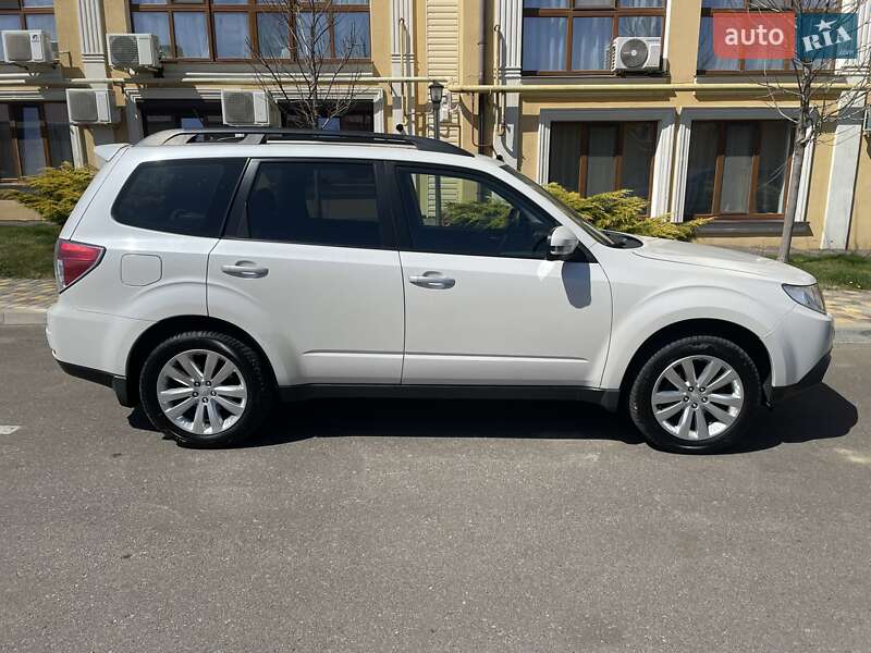 Позашляховик / Кросовер Subaru Forester 2011 в 