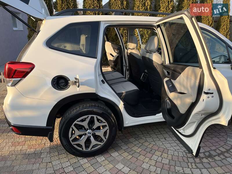 Внедорожник / Кроссовер Subaru Forester 2019 в Львове