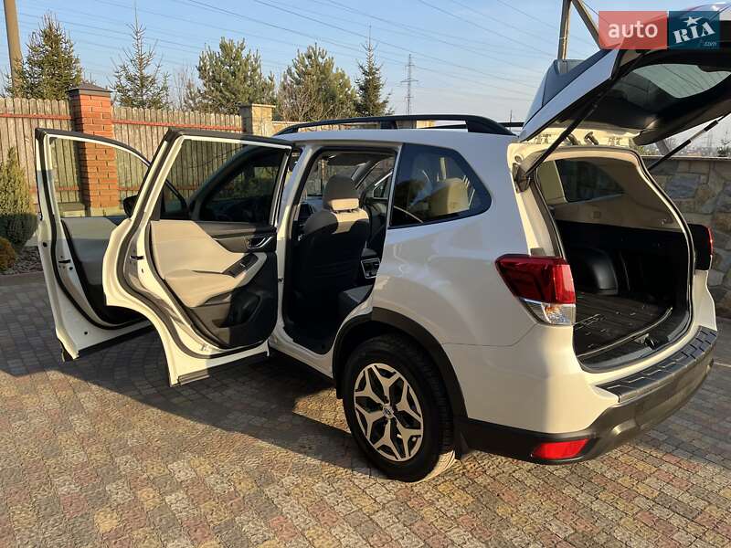 Внедорожник / Кроссовер Subaru Forester 2019 в Львове