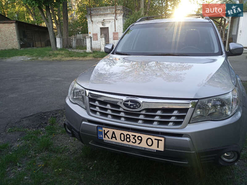 Позашляховик / Кросовер Subaru Forester 2012 в Києві