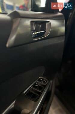 Внедорожник / Кроссовер Subaru Forester 2011 в 