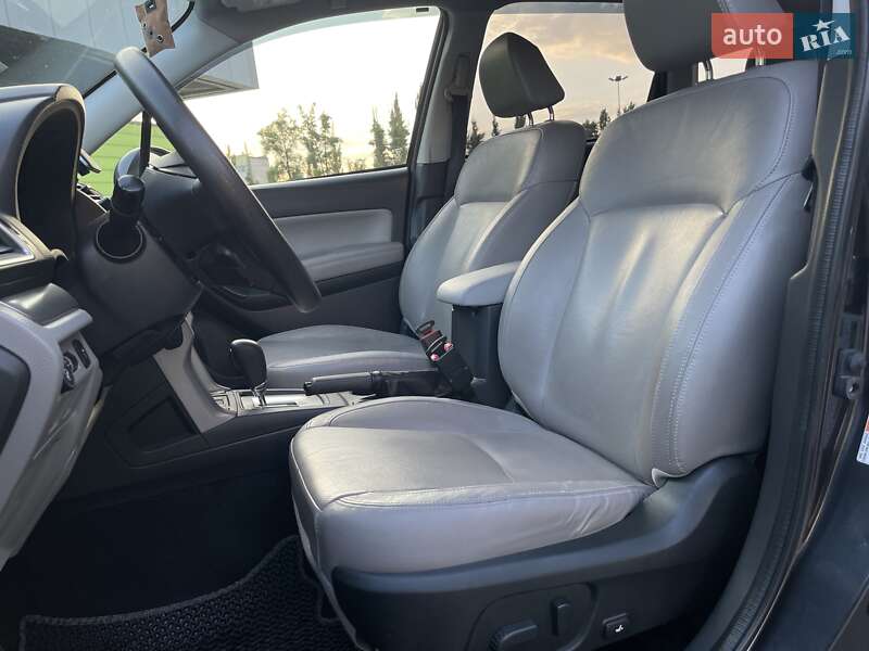 Позашляховик / Кросовер Subaru Forester 2015 в Києві
