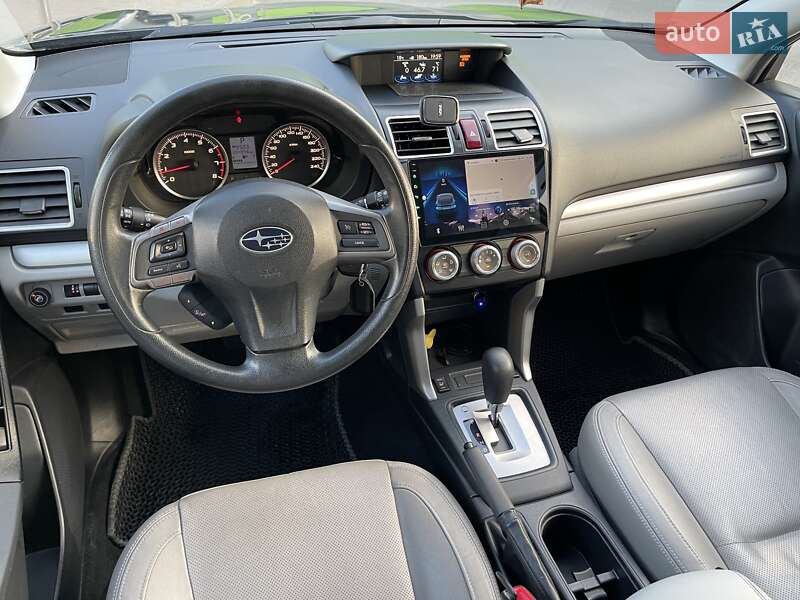 Позашляховик / Кросовер Subaru Forester 2015 в Києві