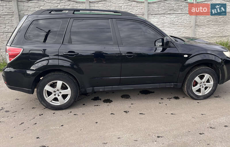 Позашляховик / Кросовер Subaru Forester 2010 в Києві