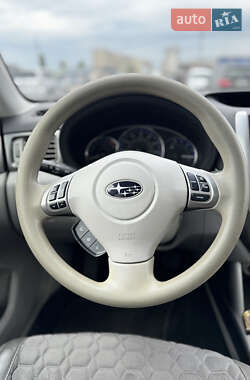 Внедорожник / Кроссовер Subaru Forester 2012 в 