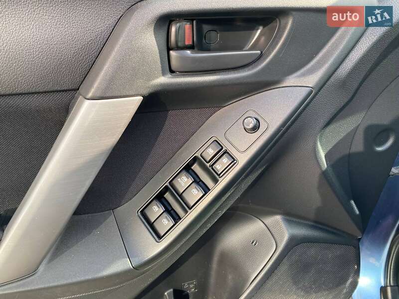 Позашляховик / Кросовер Subaru Forester 2015 в Львові