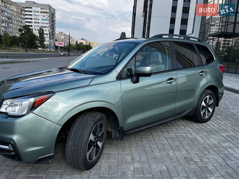 Внедорожник / Кроссовер Subaru Forester 2016 в 