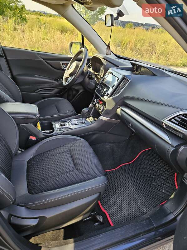 Позашляховик / Кросовер Subaru Forester 2020 в Києві