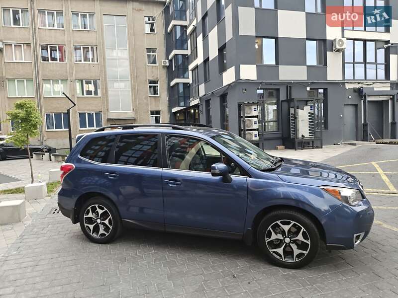 Внедорожник / Кроссовер Subaru Forester 2013 в 