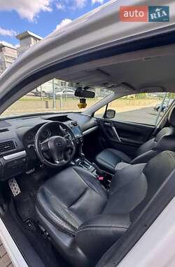 Внедорожник / Кроссовер Subaru Forester 2013 в 