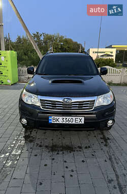 Позашляховик / Кросовер Subaru Forester 2010 в Острозі
