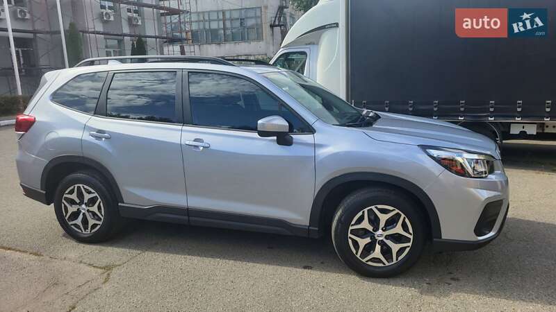Внедорожник / Кроссовер Subaru Forester 2019 в Киеве