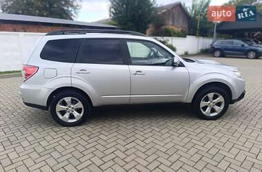Внедорожник / Кроссовер Subaru Forester 2011 в 