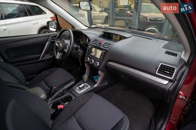 Позашляховик / Кросовер Subaru Forester 2017 в Києві