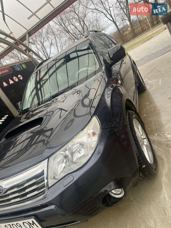 Внедорожник / Кроссовер Subaru Forester 2010 в Львове
