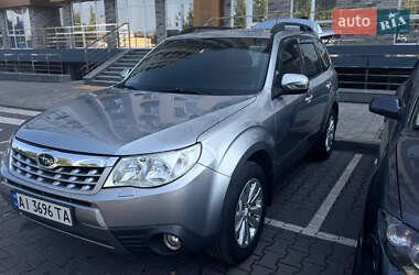 Позашляховик / Кросовер Subaru Forester 2011 в Києві