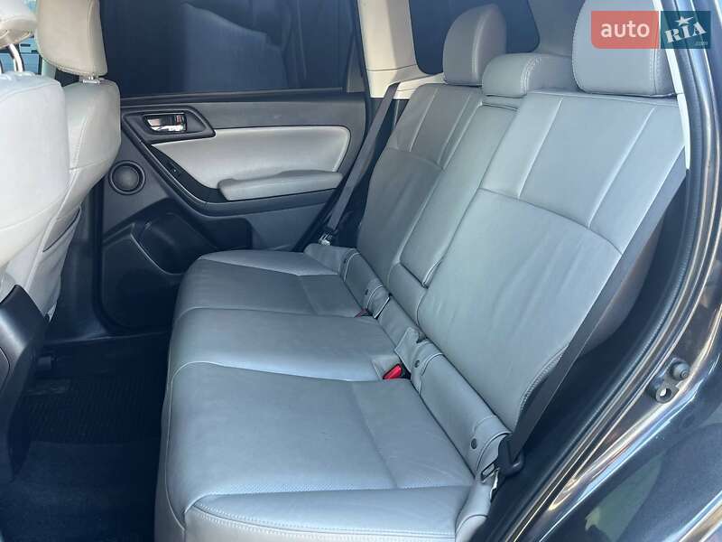 Позашляховик / Кросовер Subaru Forester 2015 в Києві