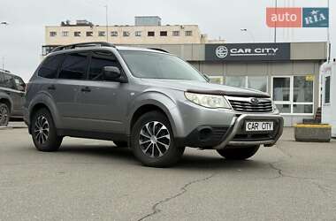 Позашляховик / Кросовер Subaru Forester 2010 в Києві