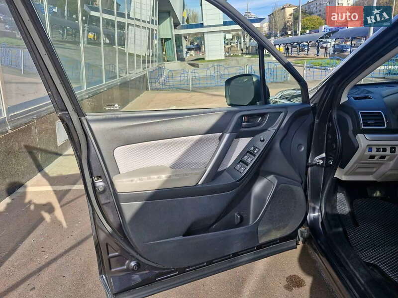 Позашляховик / Кросовер Subaru Forester 2016 в Києві