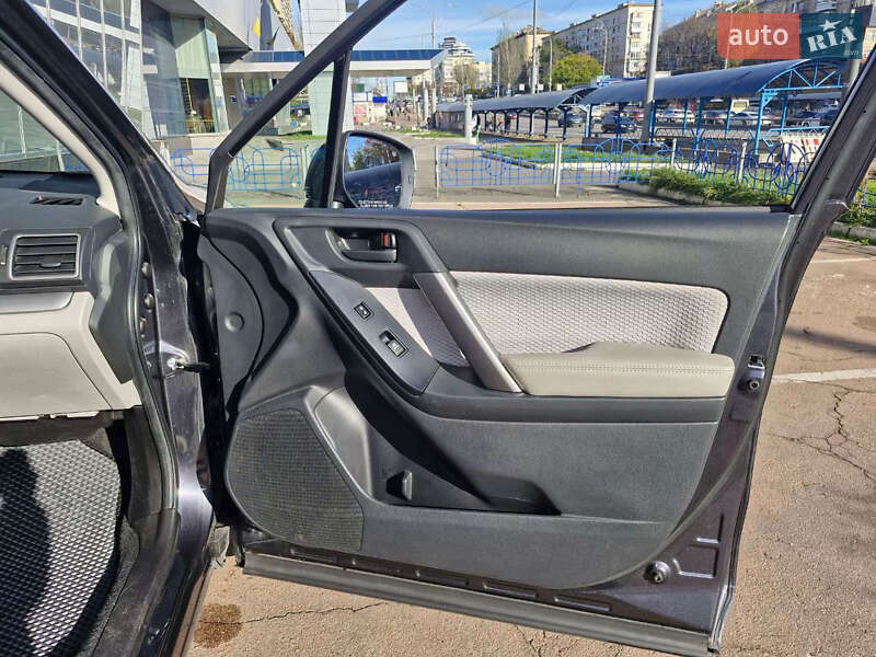 Позашляховик / Кросовер Subaru Forester 2016 в Києві