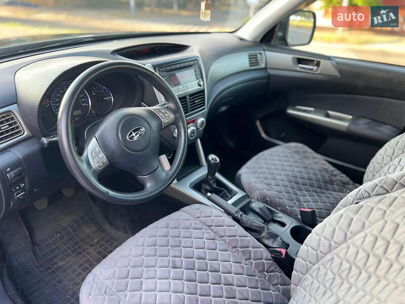 Внедорожник / Кроссовер Subaru Forester 2010 в Каменском