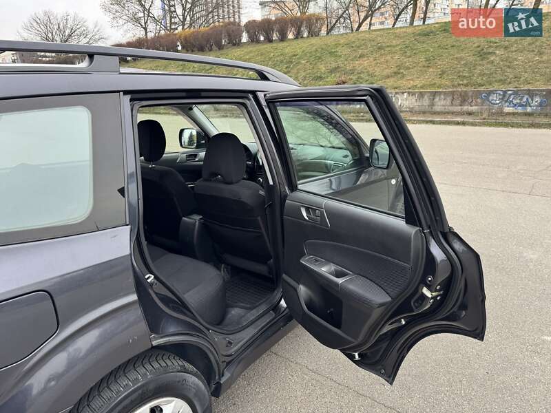 Внедорожник / Кроссовер Subaru Forester 2011 в Киеве