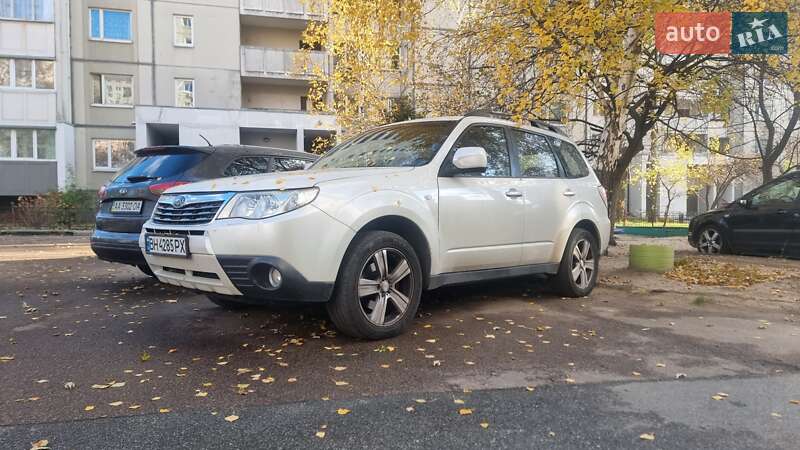 Внедорожник / Кроссовер Subaru Forester 2010 в Киеве