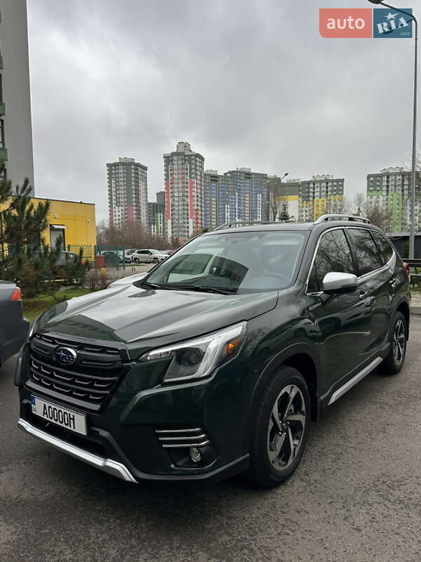 Внедорожник / Кроссовер Subaru Forester 2023 в Киеве