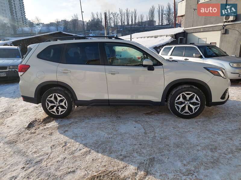 Внедорожник / Кроссовер Subaru Forester 2022 в Киеве