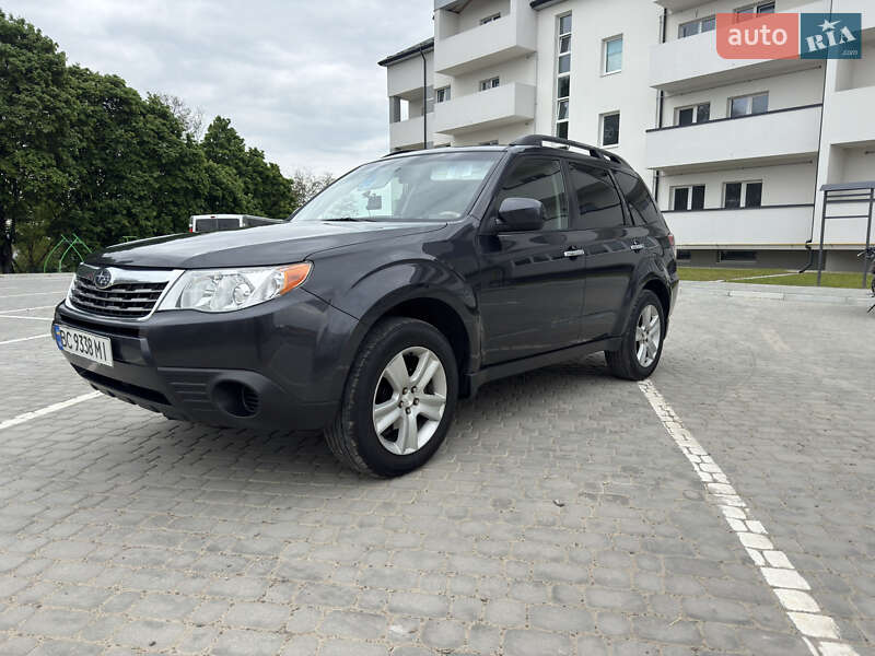 Внедорожник / Кроссовер Subaru Forester 2010 в Львове
