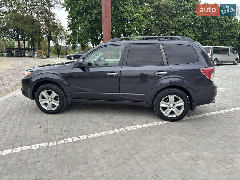 Внедорожник / Кроссовер Subaru Forester 2010 в Львове
