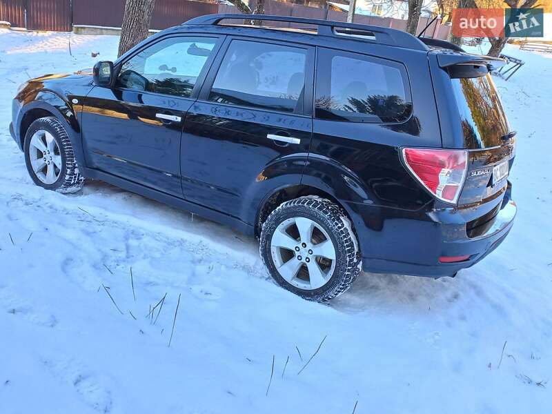 Внедорожник / Кроссовер Subaru Forester 2010 в Львове