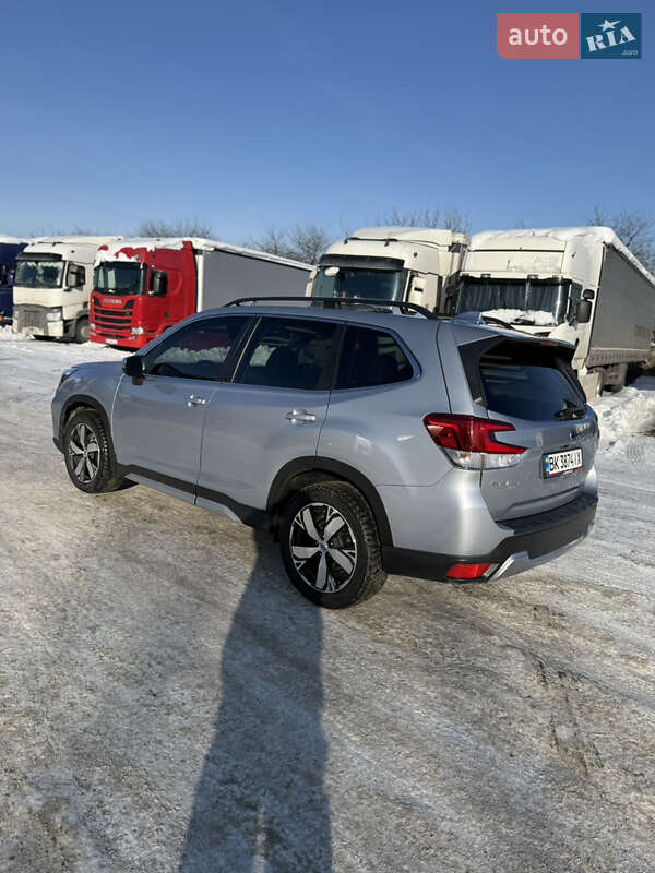 Внедорожник / Кроссовер Subaru Forester 2021 в Ровно