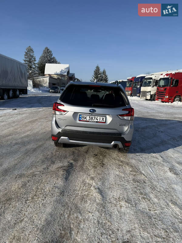 Внедорожник / Кроссовер Subaru Forester 2021 в Ровно