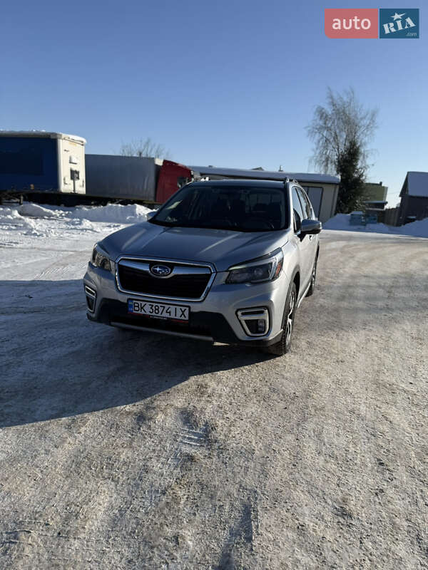 Внедорожник / Кроссовер Subaru Forester 2021 в Ровно